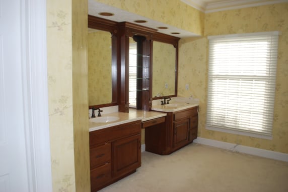 Bathroom Sinks before Makeover